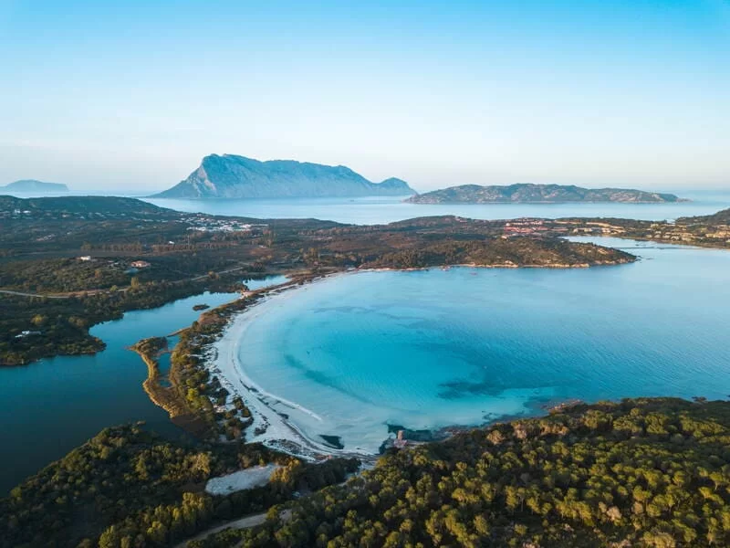 Cambio colore regioni: in arancione la Sardegna, promosse anche Calabria e Basilicata 