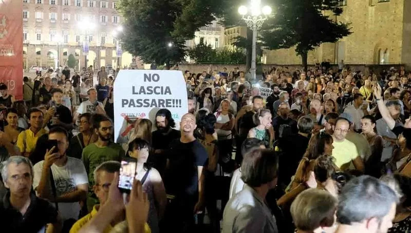 manifestazioni contro il green pass_in tutta italia