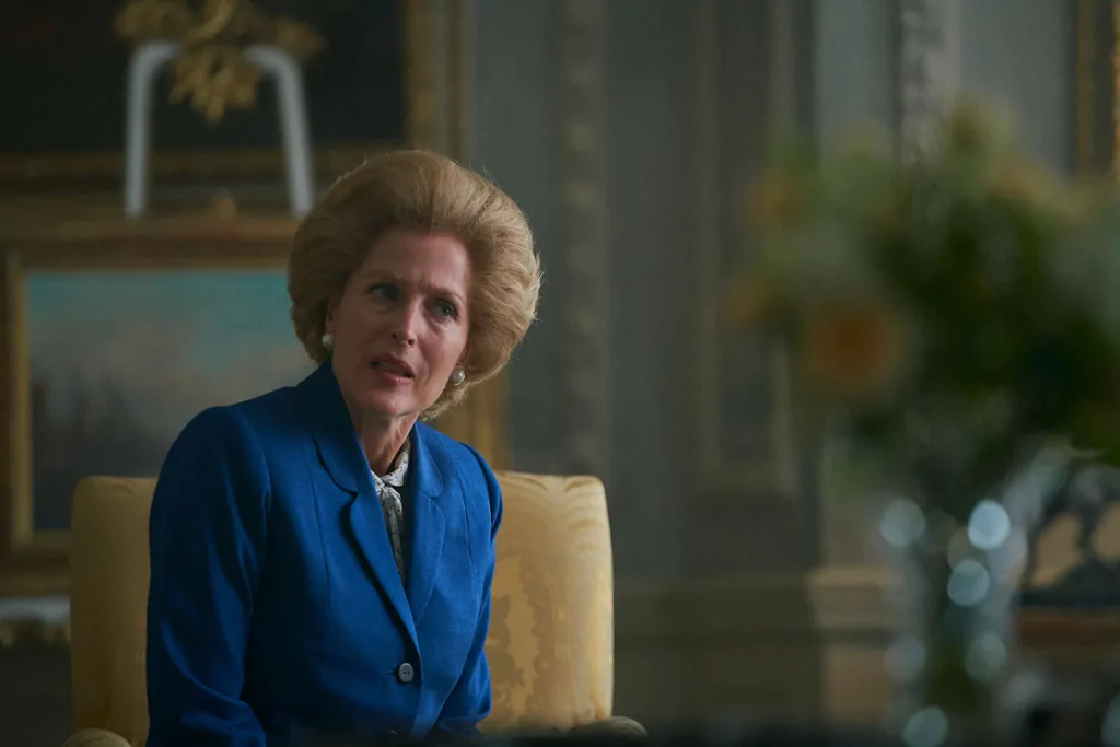 Margaret Thatcher workaholic in un episodio di The Crown