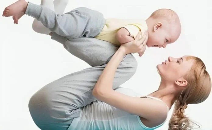 wellness style per mamme, mamma si allena con bambino