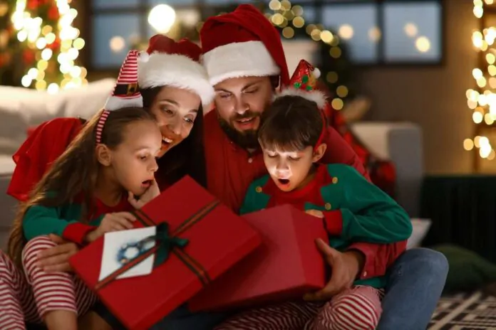 natale, scarta i regali