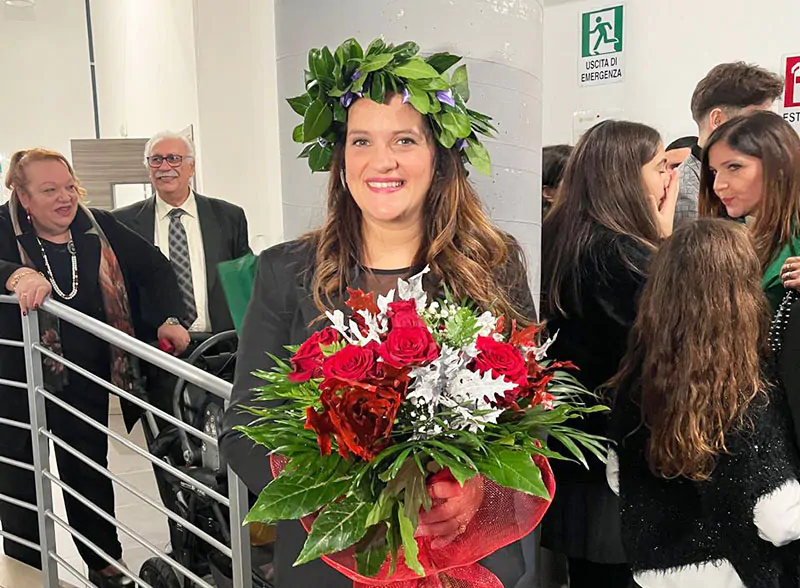 francesca alemanno, mamma di cinque figli festeggia quinta laurea