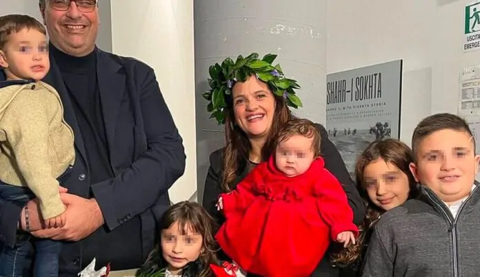 mamma, francesca alemanno alla quinta laurea con tutta la famiglia