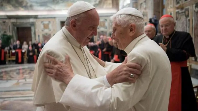 Papa Bergoglio e Ratzinger